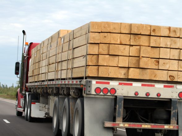 Flatbed Trucking: Pros and Cons ﻿