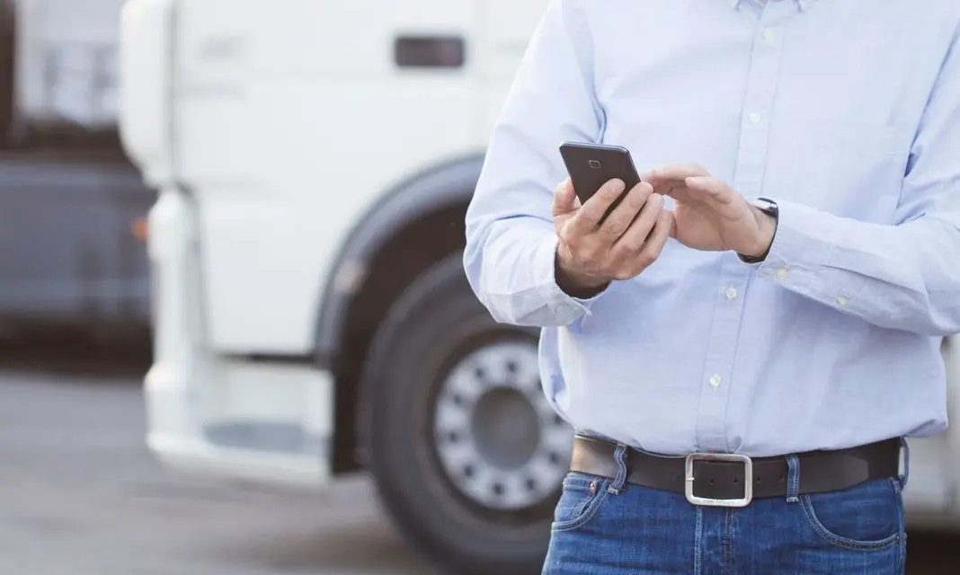 Essential Mobile Apps for Truck Drivers