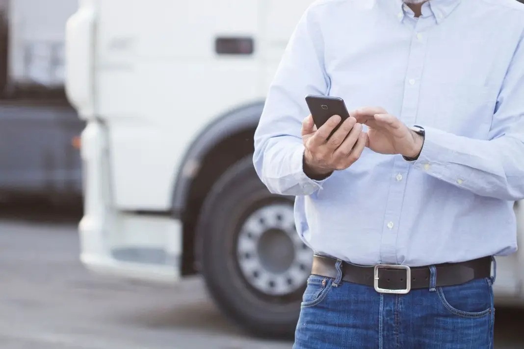 Essential Mobile Apps for Truck Drivers